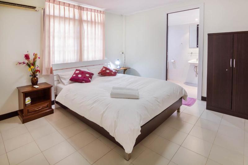Villa Rosa With Private Pool And Jacuzzi 100M To Beach Pattaya ภายนอก รูปภาพ